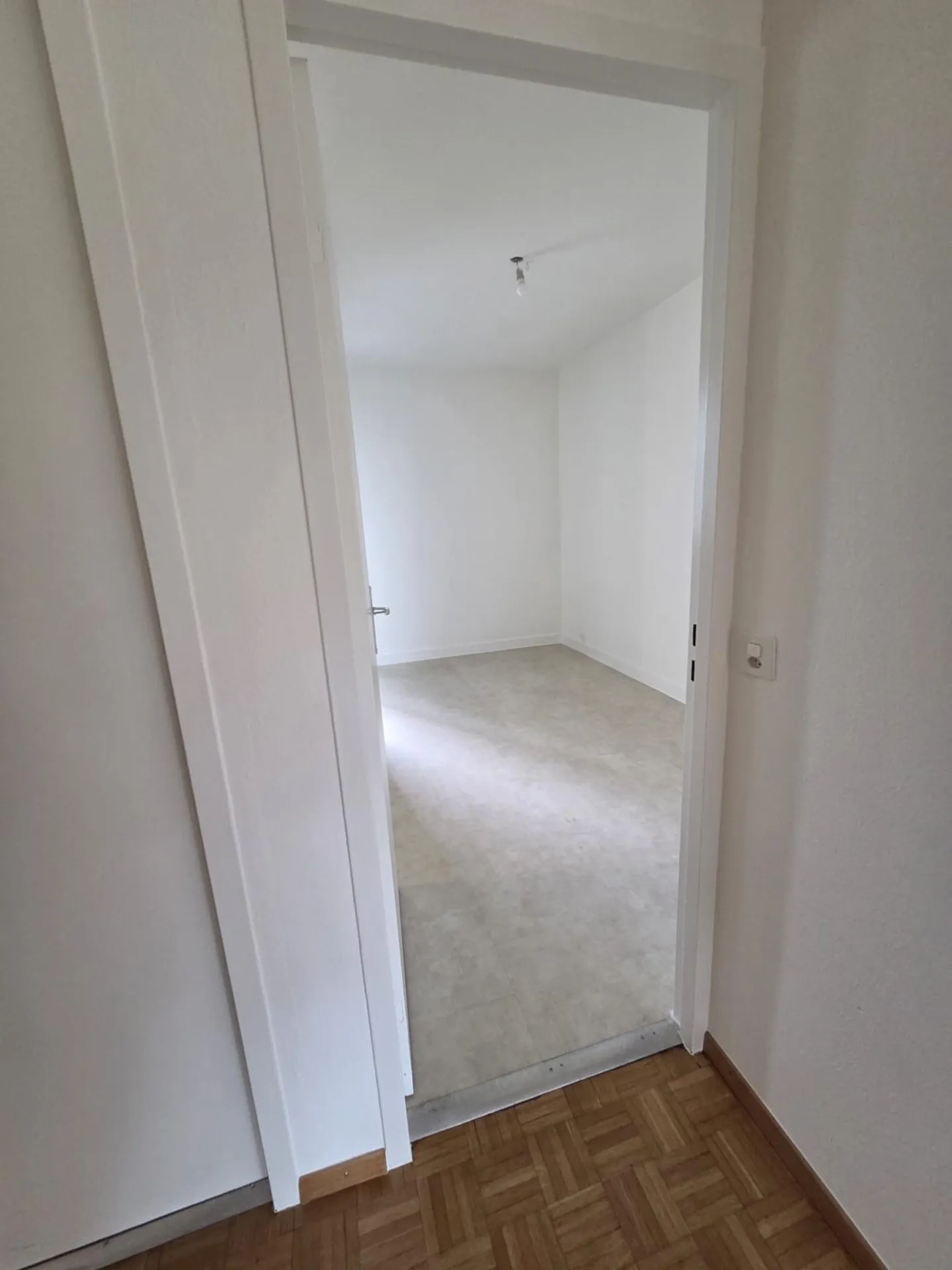 Charming 4-Room Apartment - Photo 3 of 11