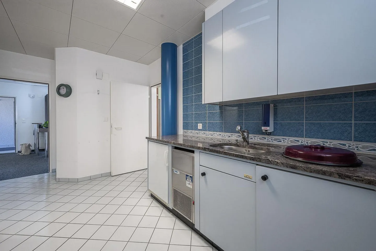 Espace polyvalent avec potentiel pour un appartement attrayant - Photo 9 sur 17