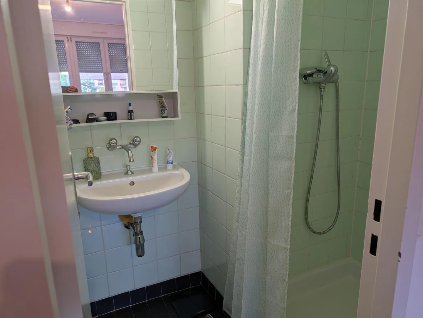 Charming 4-Room Apartment - Photo 8 of 11