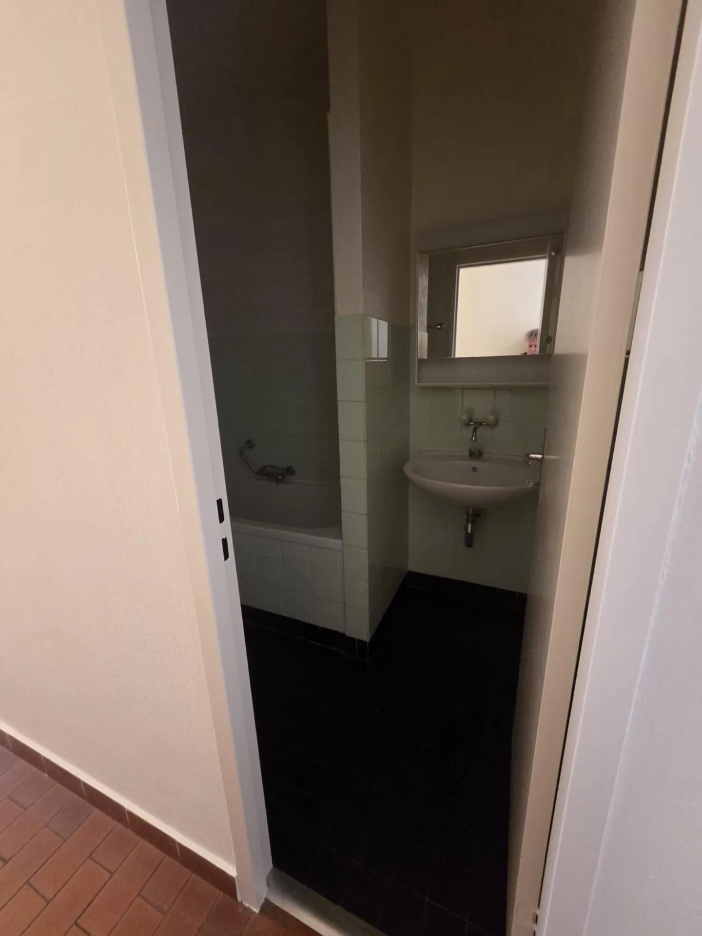 Charming 4-Room Apartment - Photo 9 of 11