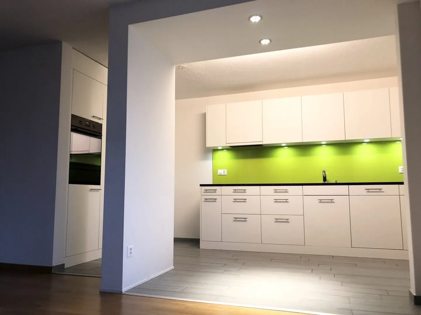 Apartment for rent - Photo 2 of 9