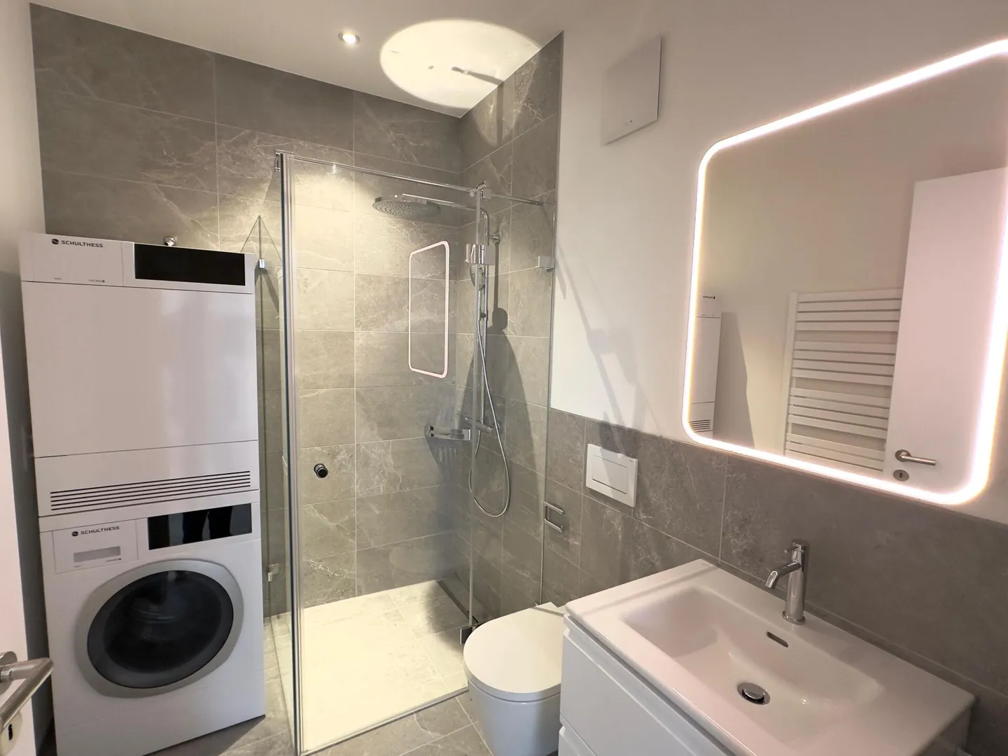 VIVERE MODERNO IN UN NUOVO EDIFICIO CON FINITURE DI ALTA QUALITÀ - Foto 1 di 4