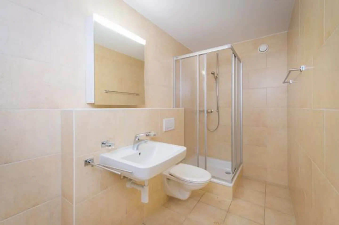 LOCATION WITH FREE DEPOSIT! - 3.5 rooms close to all amenities - Photo 5 of 7