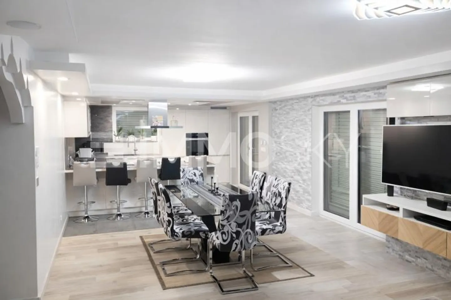 Une maison qui travaille pour vous - spacieuse et durable - Photo 2 sur 5