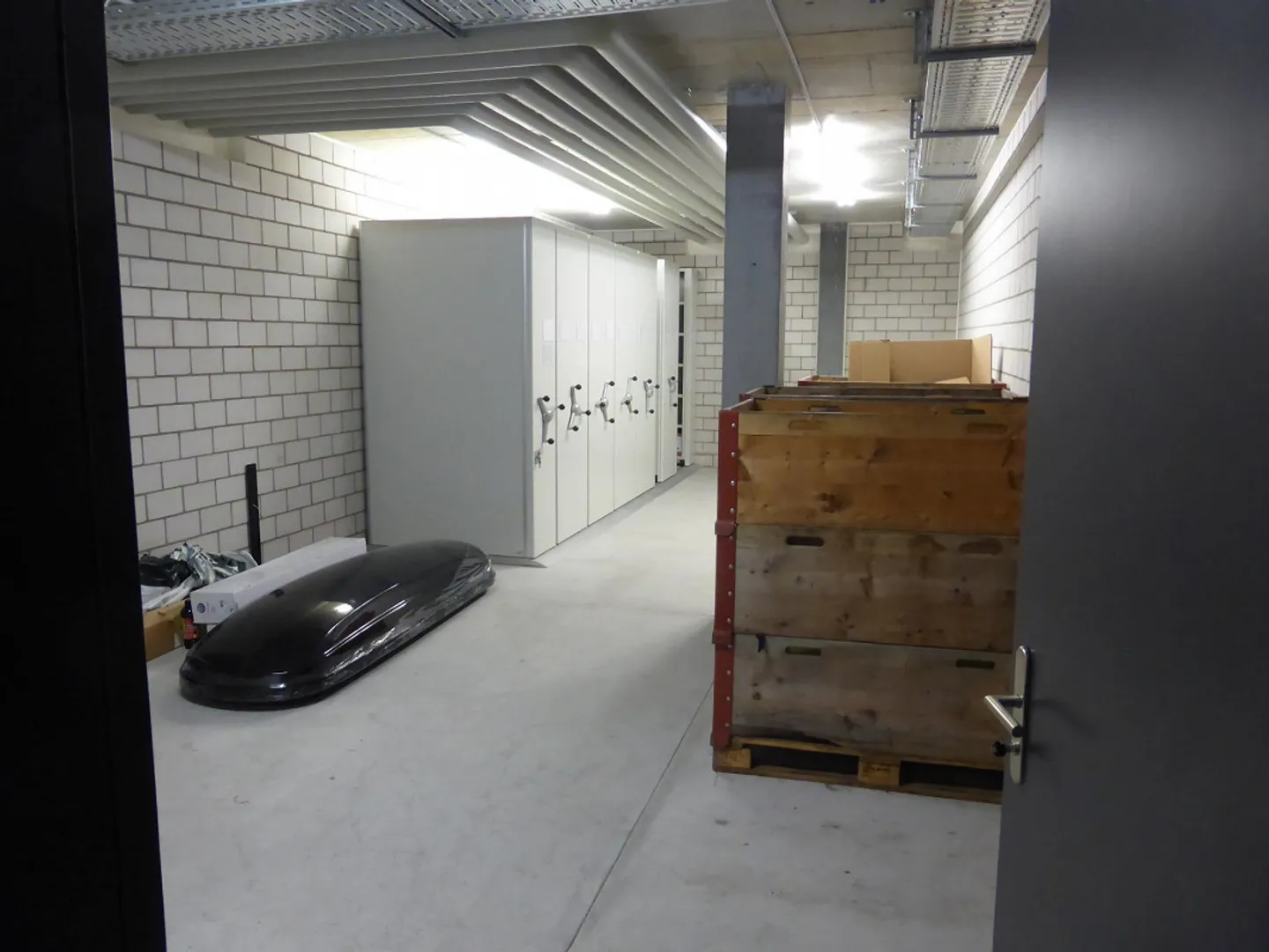 Spazio ufficio 254m2, sala archivio 54m2 e 10 posti auto - Foto 12 di 13