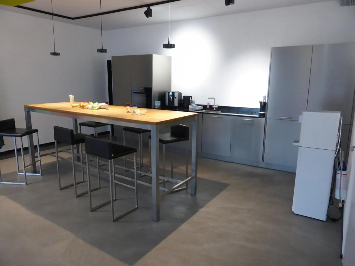 Spazio ufficio 254m2, sala archivio 54m2 e 10 posti auto - Foto 9 di 13