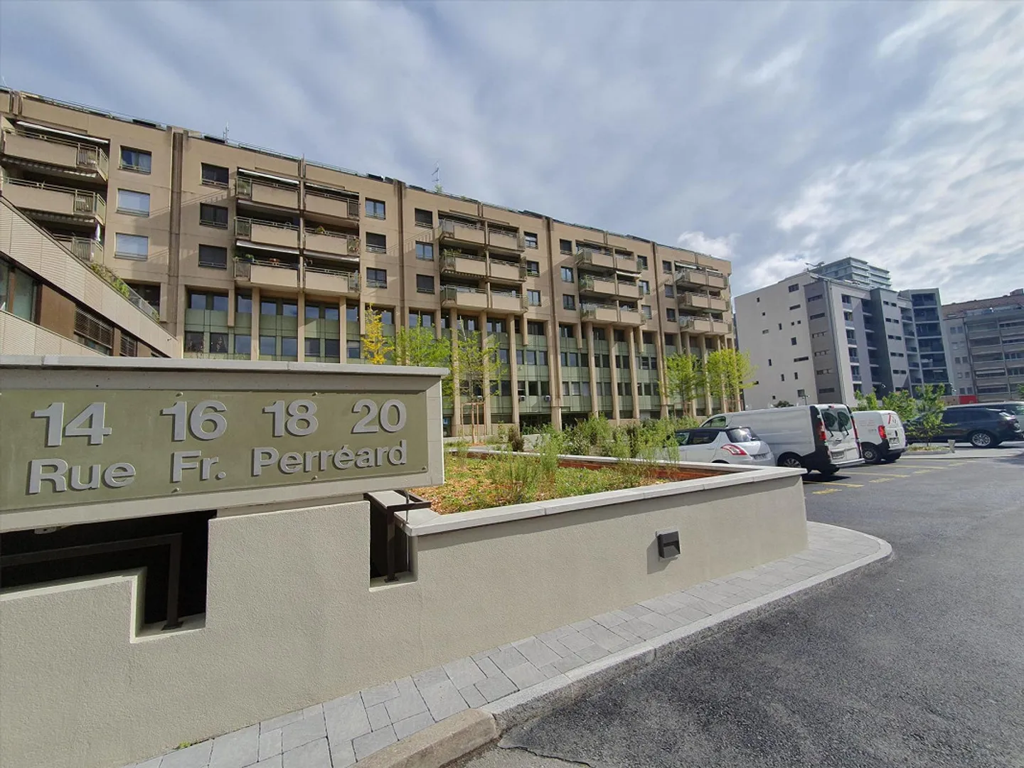 Spazio ufficio grezzo a pochi passi dal CEVA - Foto 1 di 9