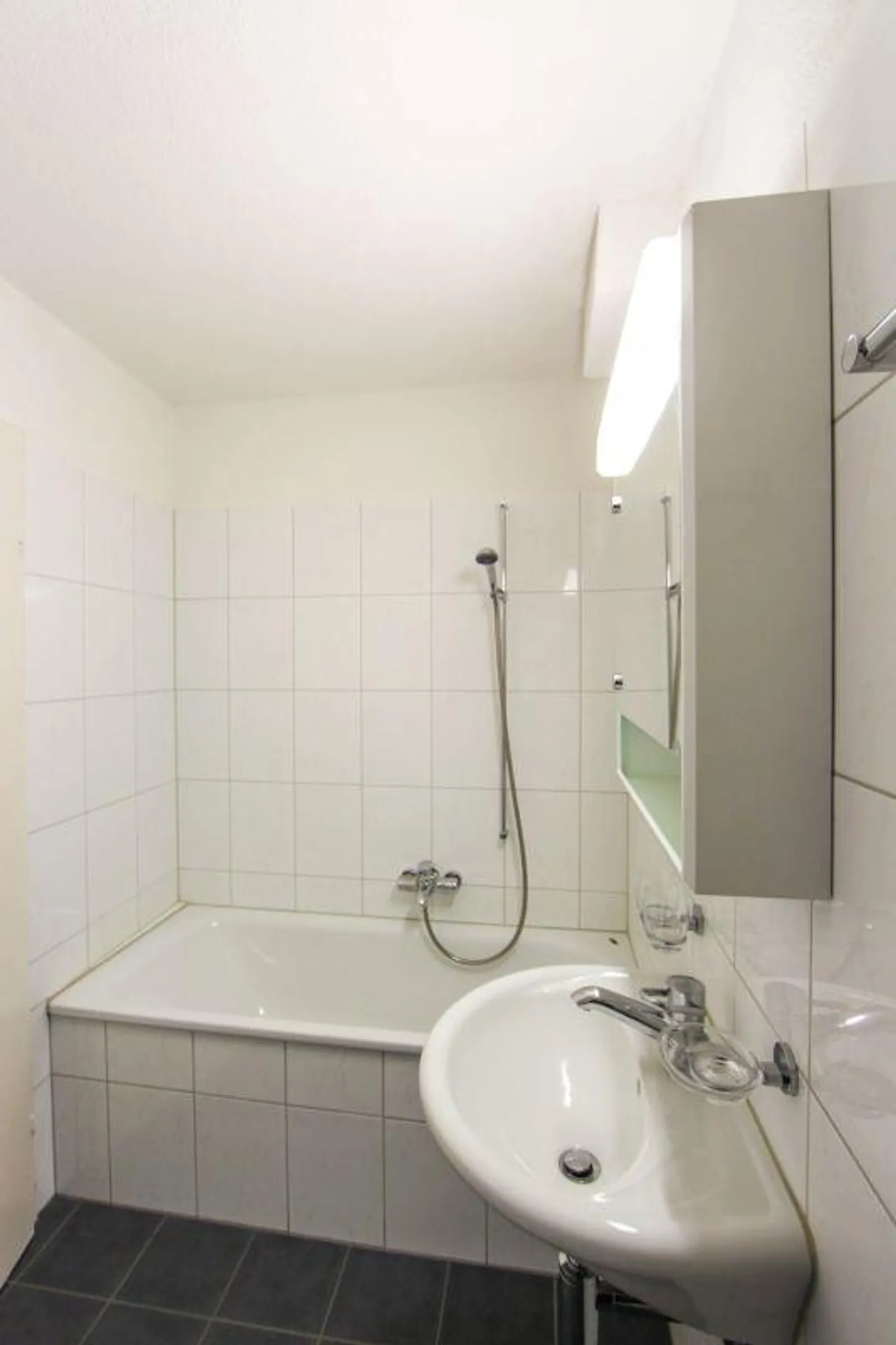 Grosszügige, helle Wohnung an ruhiger Lage - Foto 7 von 10