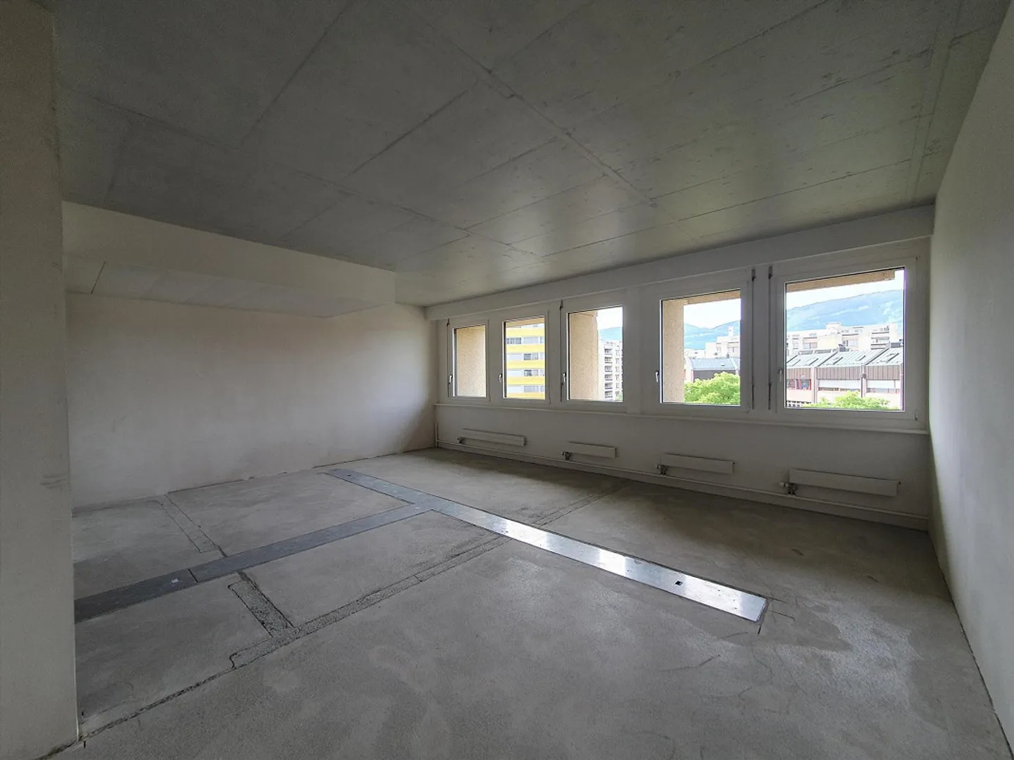 Spazio ufficio grezzo a pochi passi dal CEVA - Foto 6 di 9