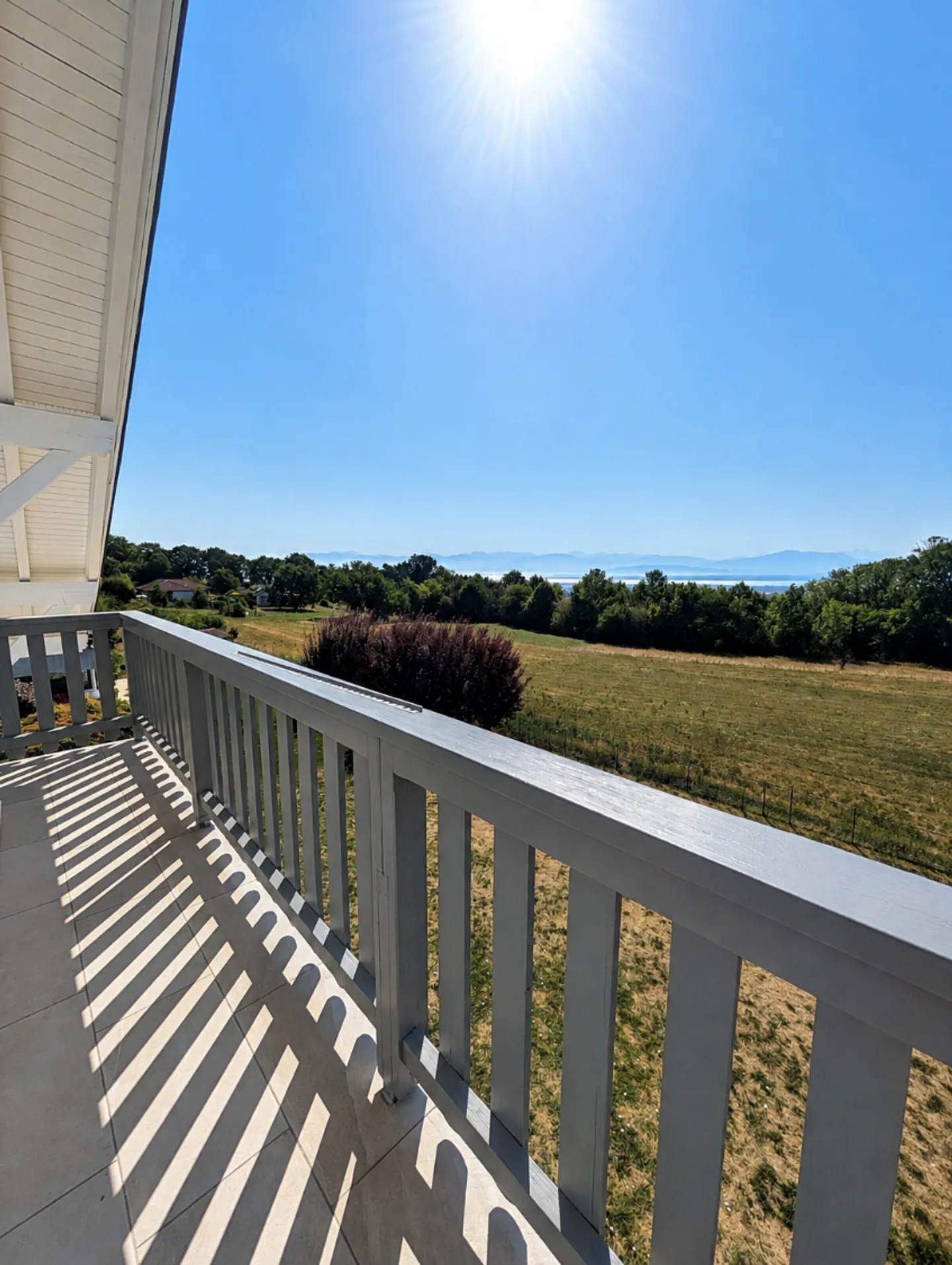Villa Elegante con Vista Lago - Foto 3 di 6