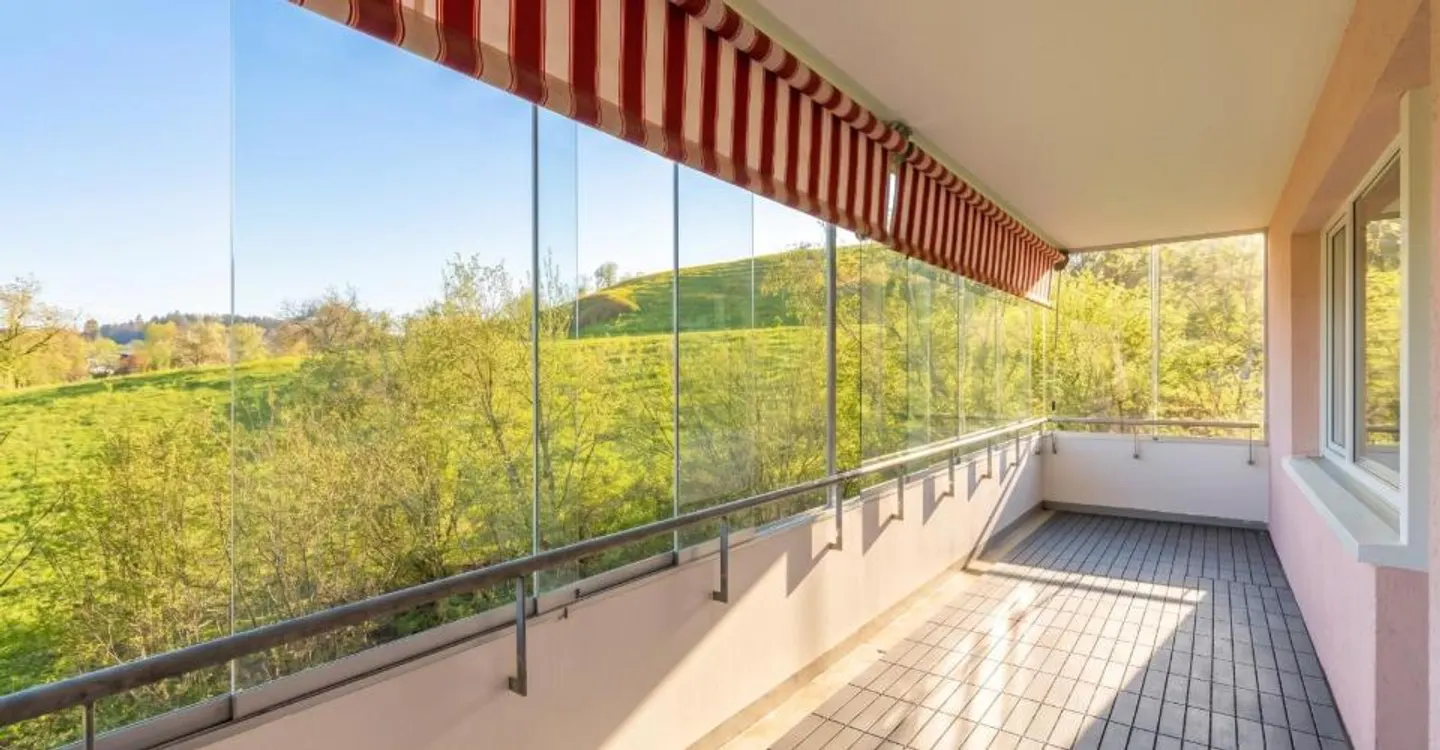 Appartamento moderno con balcone soleggiato - Foto 8 di 13