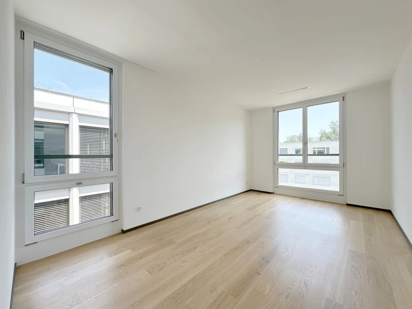 Modern 3.5-Room Apartment - Photo 3 of 5