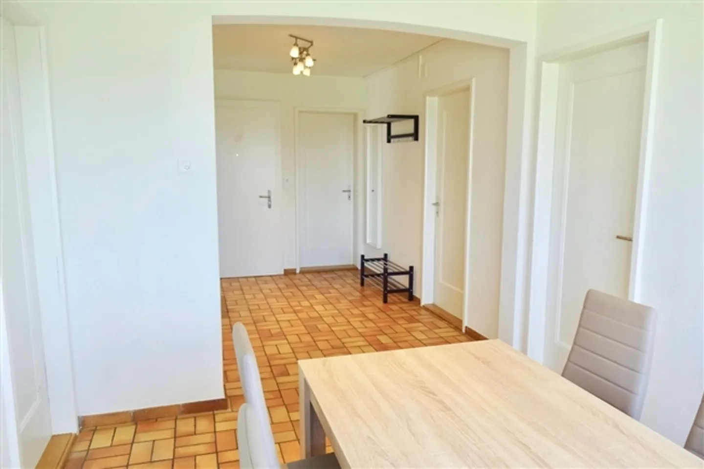 Chambre partagée meublée avec style dans un endroit calme à Bâle - Photo 7 sur 9
