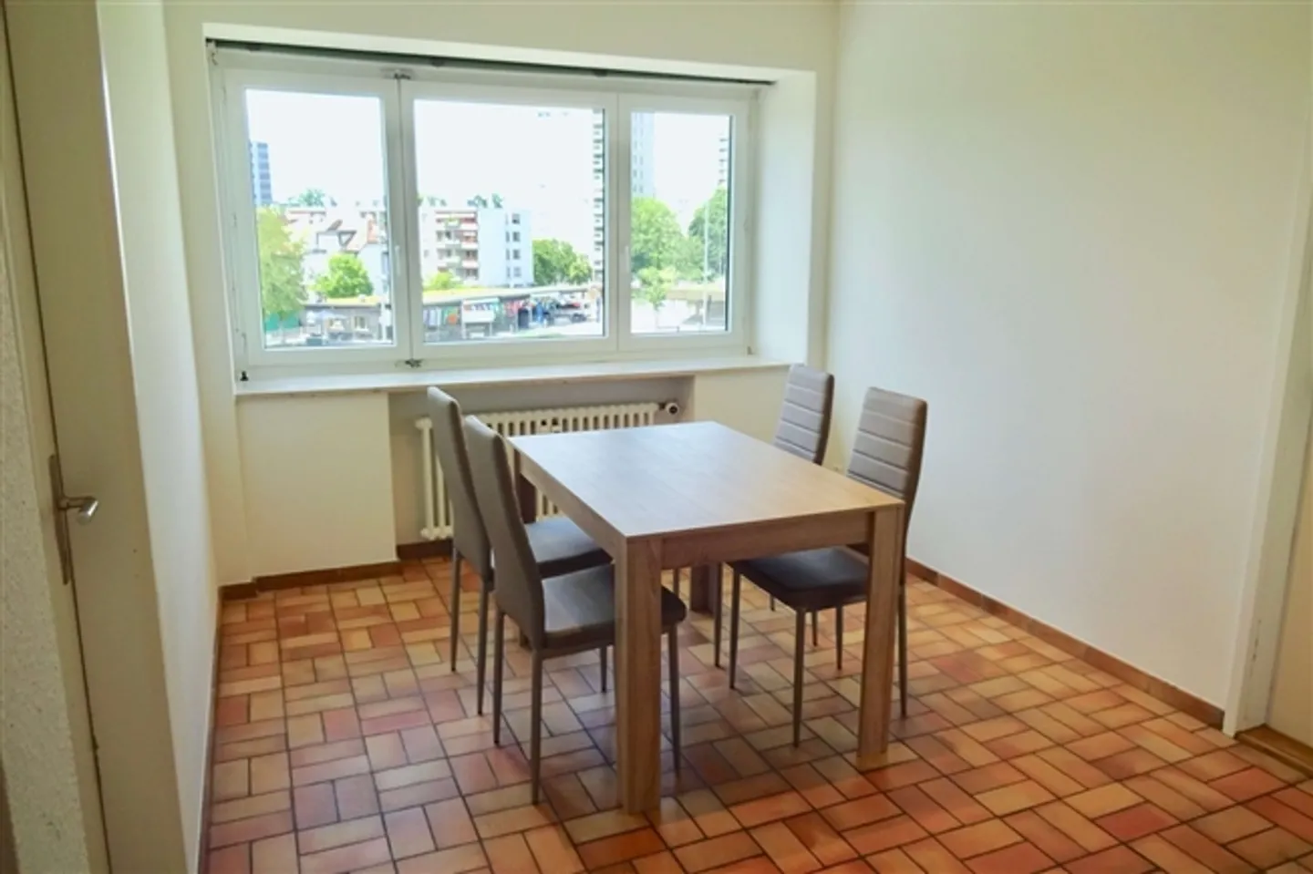 Chambre partagée meublée avec style dans un endroit calme à Bâle - Photo 8 sur 9