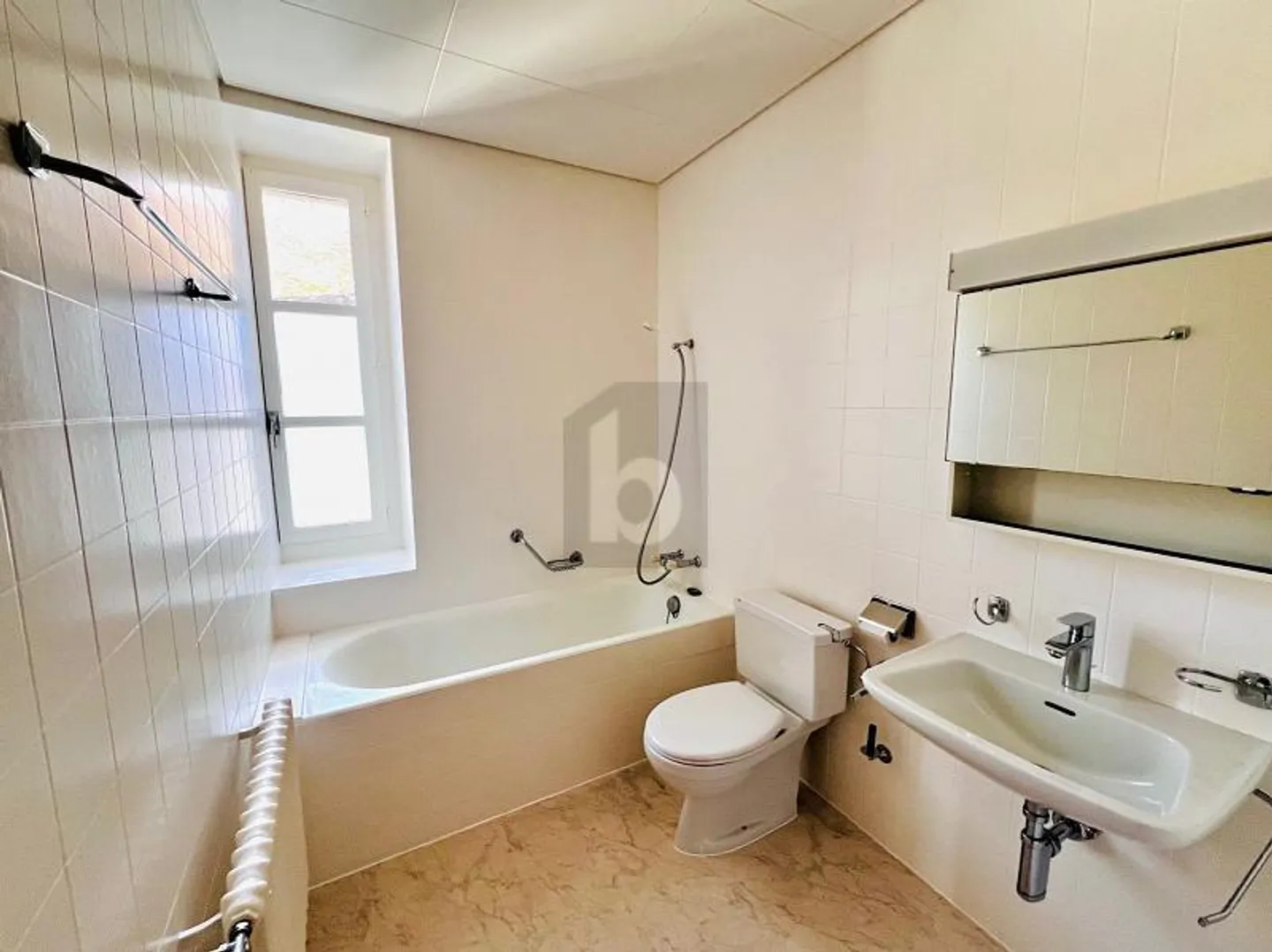 CALME ET ENSOLEILLÉ À LA CAMPAGNE - Photo 5 of 6