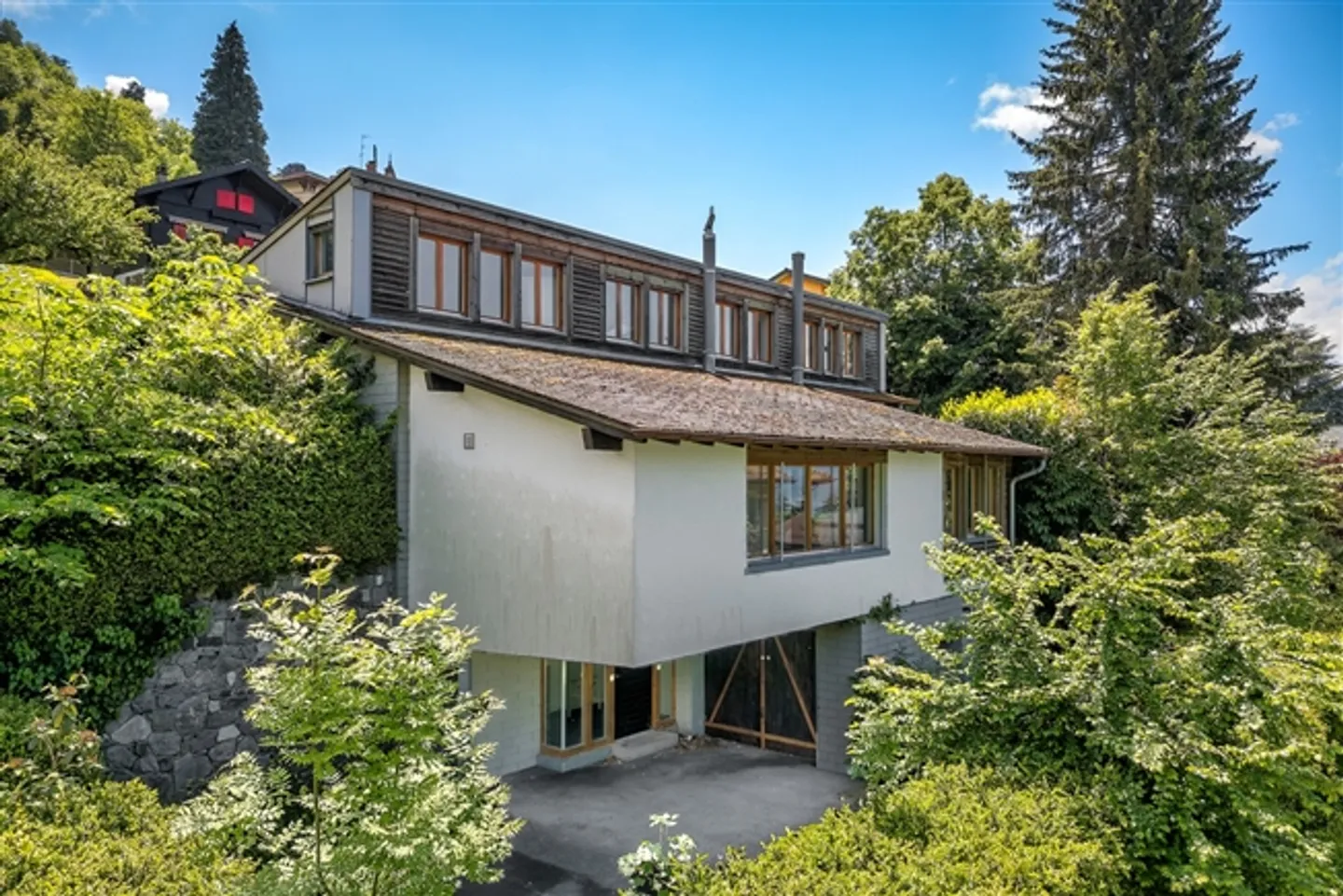 Charming Single-Family Home with Lake and Mountain View - Photo 4 of 11