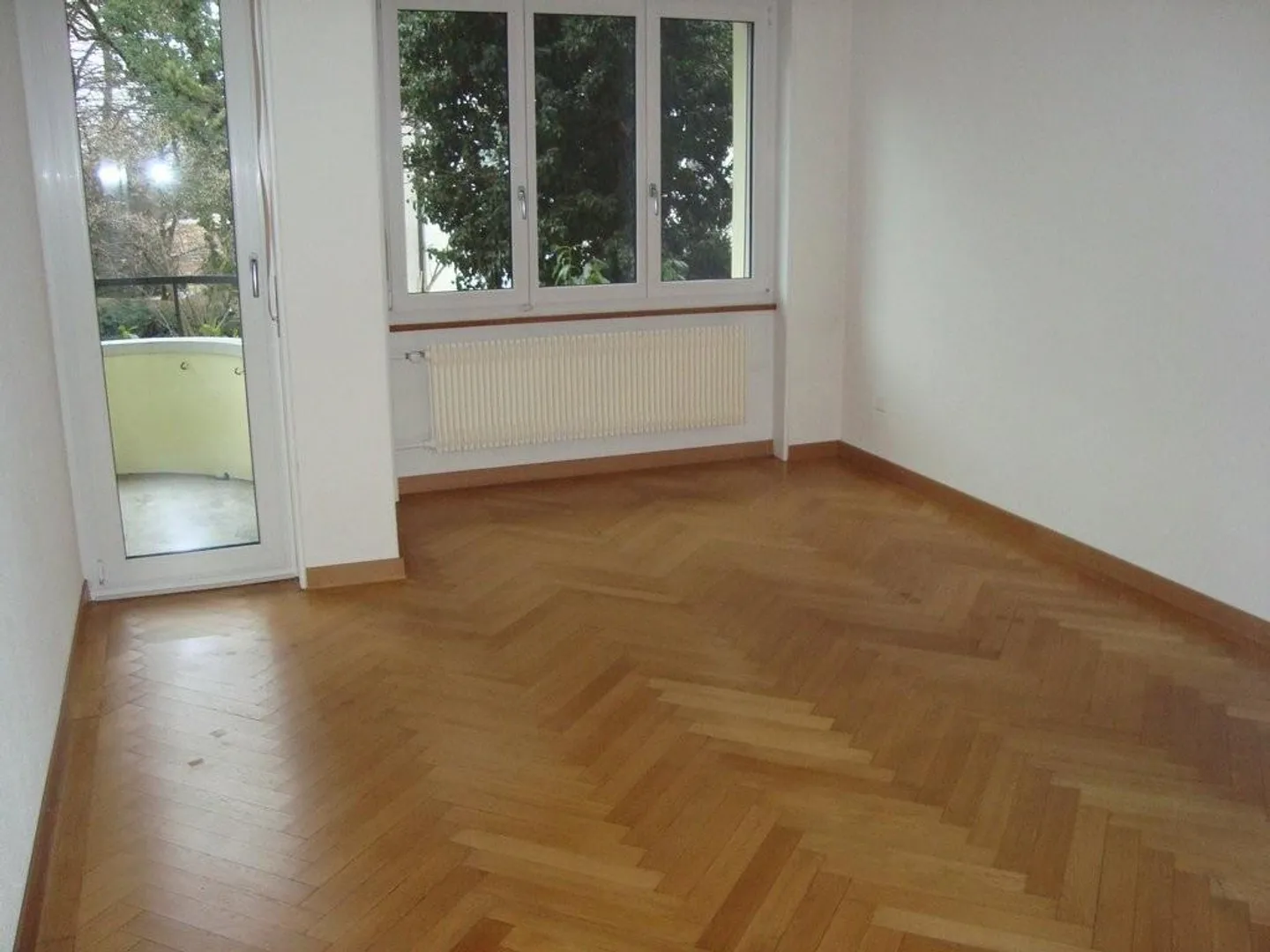 Charmante appartement 2 pièces avec balcon dans le quartier de Schosshalde! - Photo 2 sur 6