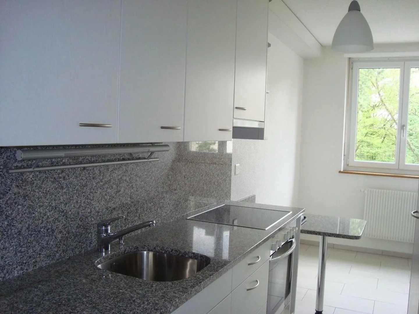 Charmante appartement 2 pièces avec balcon dans le quartier de Schosshalde! - Photo 3 sur 6