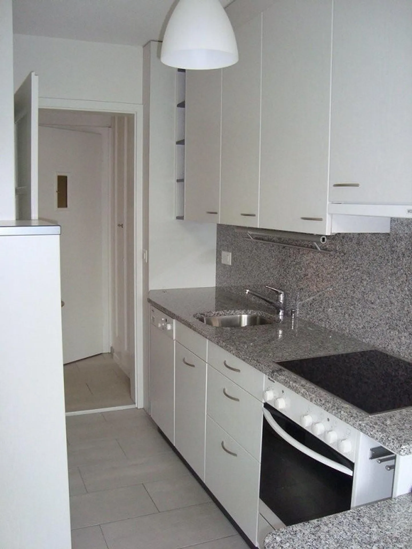 Charmante appartement 2 pièces avec balcon dans le quartier de Schosshalde! - Photo 4 sur 6