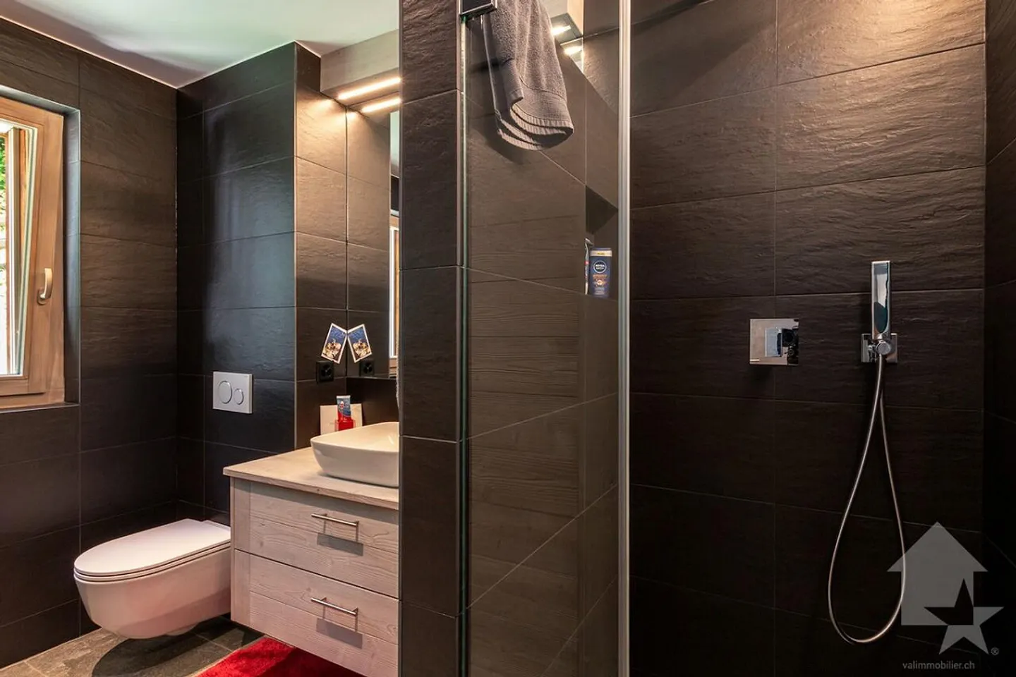 Luxurious Chalet with Stunning Views - Photo 4 of 24