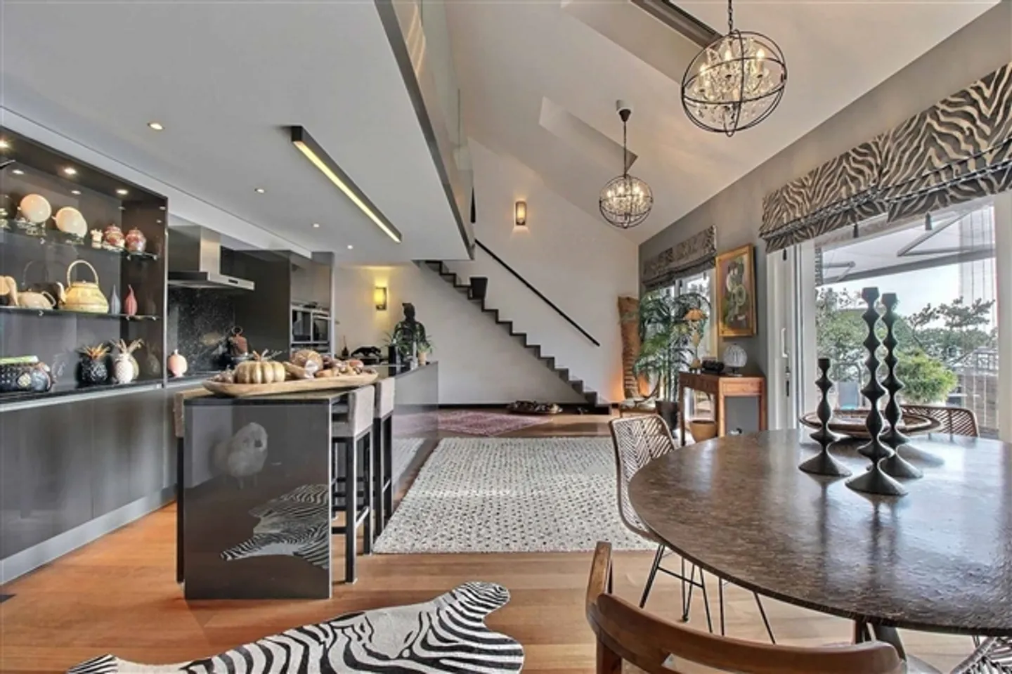 Magnifique duplex penthouse avec vue imprenable sur le lac - Photo 6 sur 13