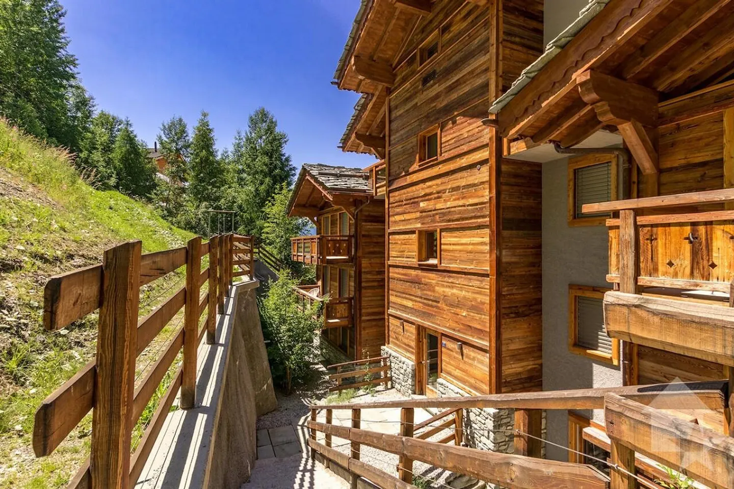 Luxurious Chalet with Stunning Views - Photo 23 of 24
