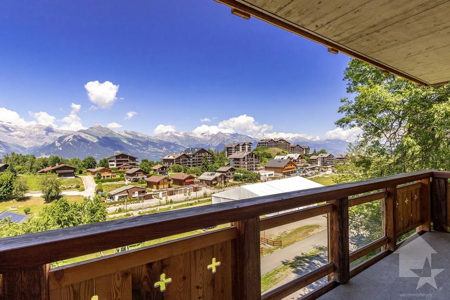 Luxurious Chalet with Stunning Views - Photo 24 of 24