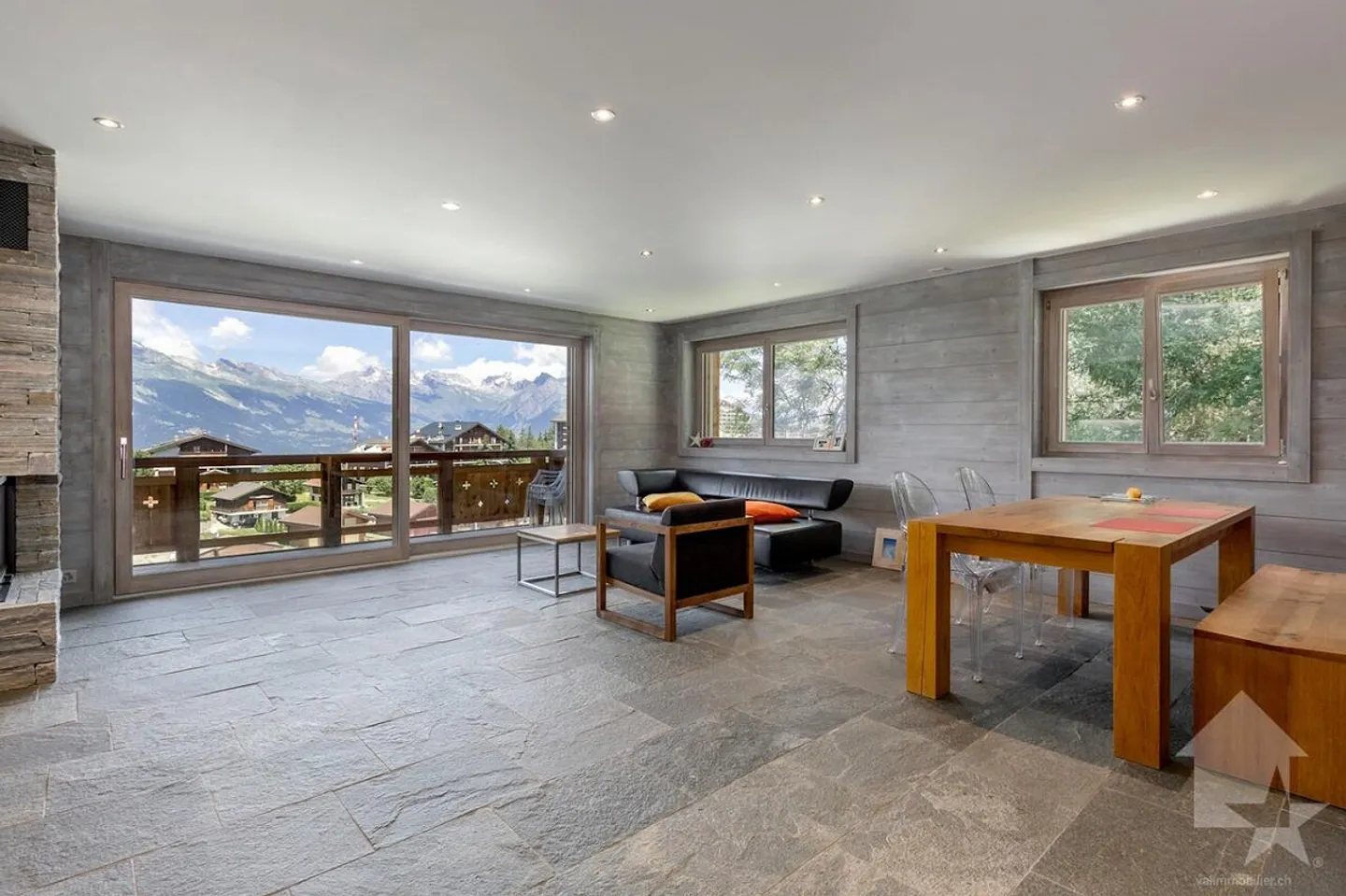 Luxurious Chalet with Stunning Views - Photo 13 of 24