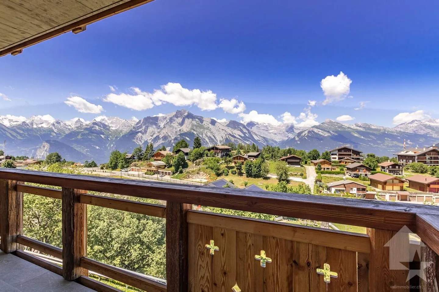 Luxurious Chalet with Stunning Views - Photo 14 of 24