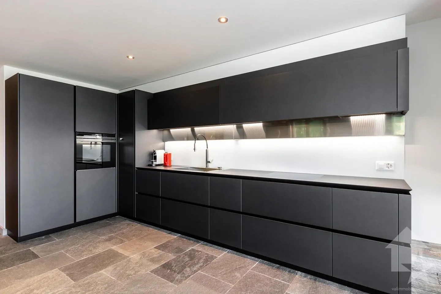 Luxurious Chalet with Stunning Views - Photo 17 of 24