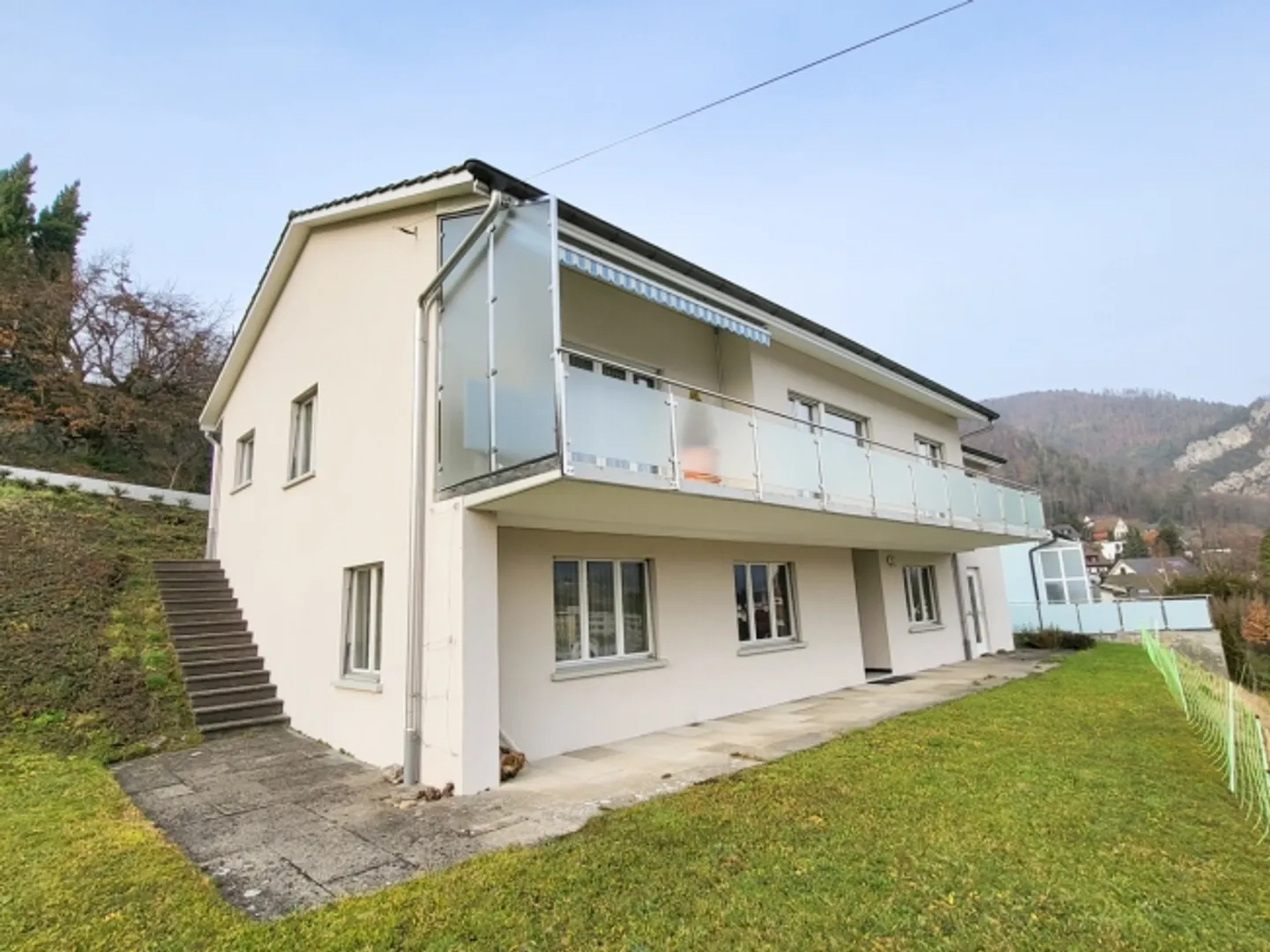 Wohnen mit Aussicht: 6.5-Zimmer-Einfamilienhaus an toller Lage - Foto 2 von 13