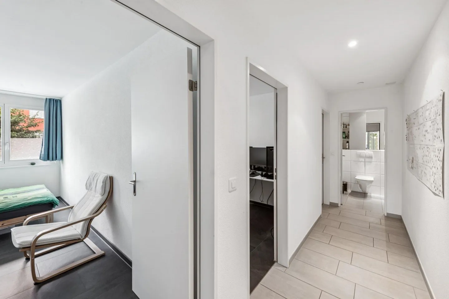 5.5 Room Apartment in a Central Location at the Train Station in Wettingen - Photo 4 of 12