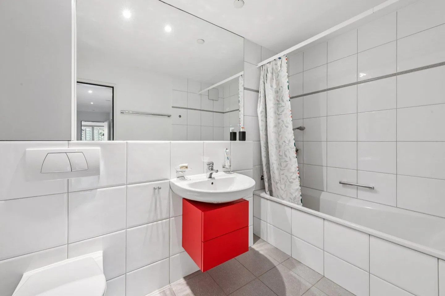 5.5 Room Apartment in a Central Location at the Train Station in Wettingen - Photo 5 of 12