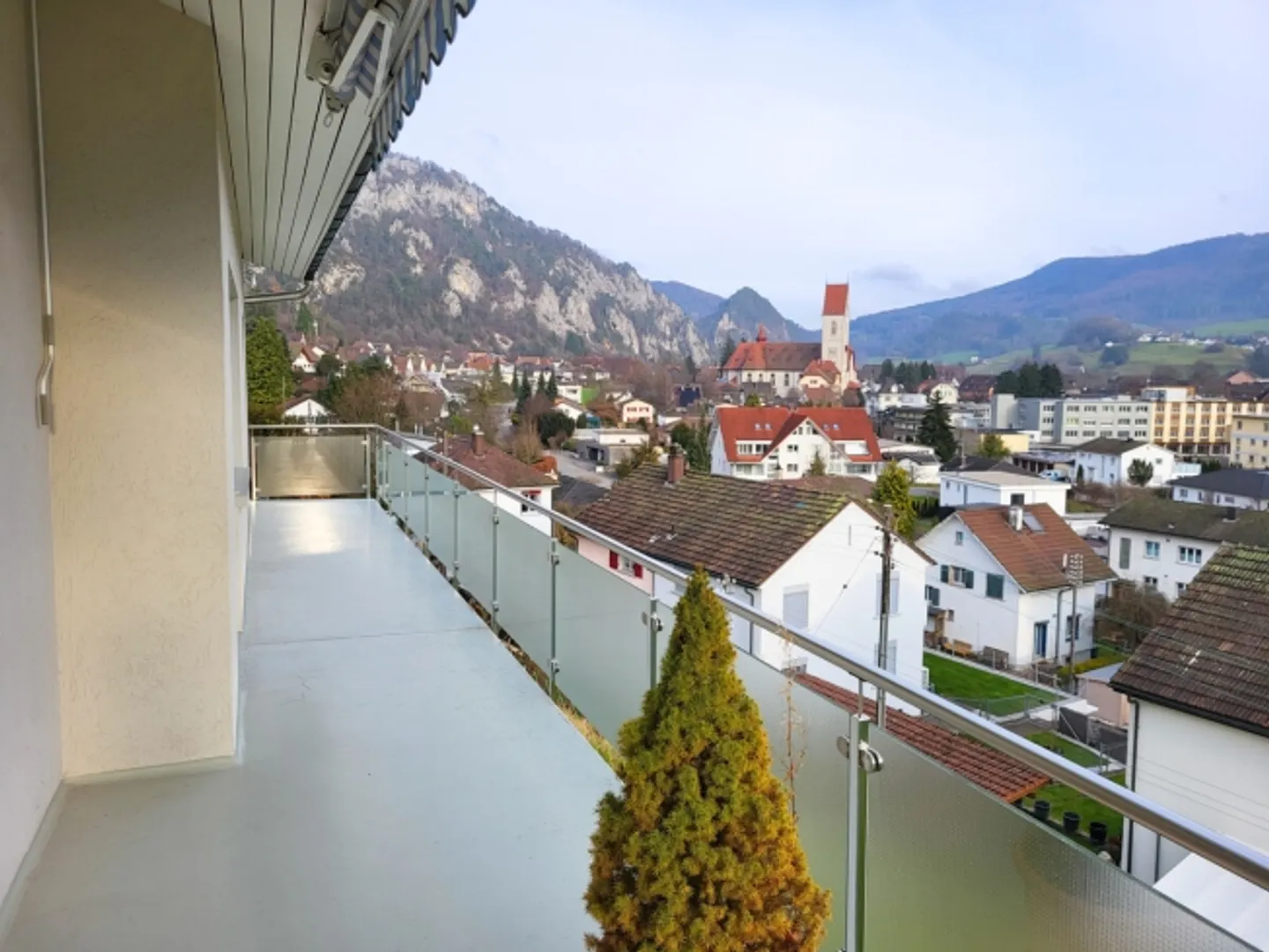 Wohnen mit Aussicht: 6.5-Zimmer-Einfamilienhaus an toller Lage - Foto 5 von 13