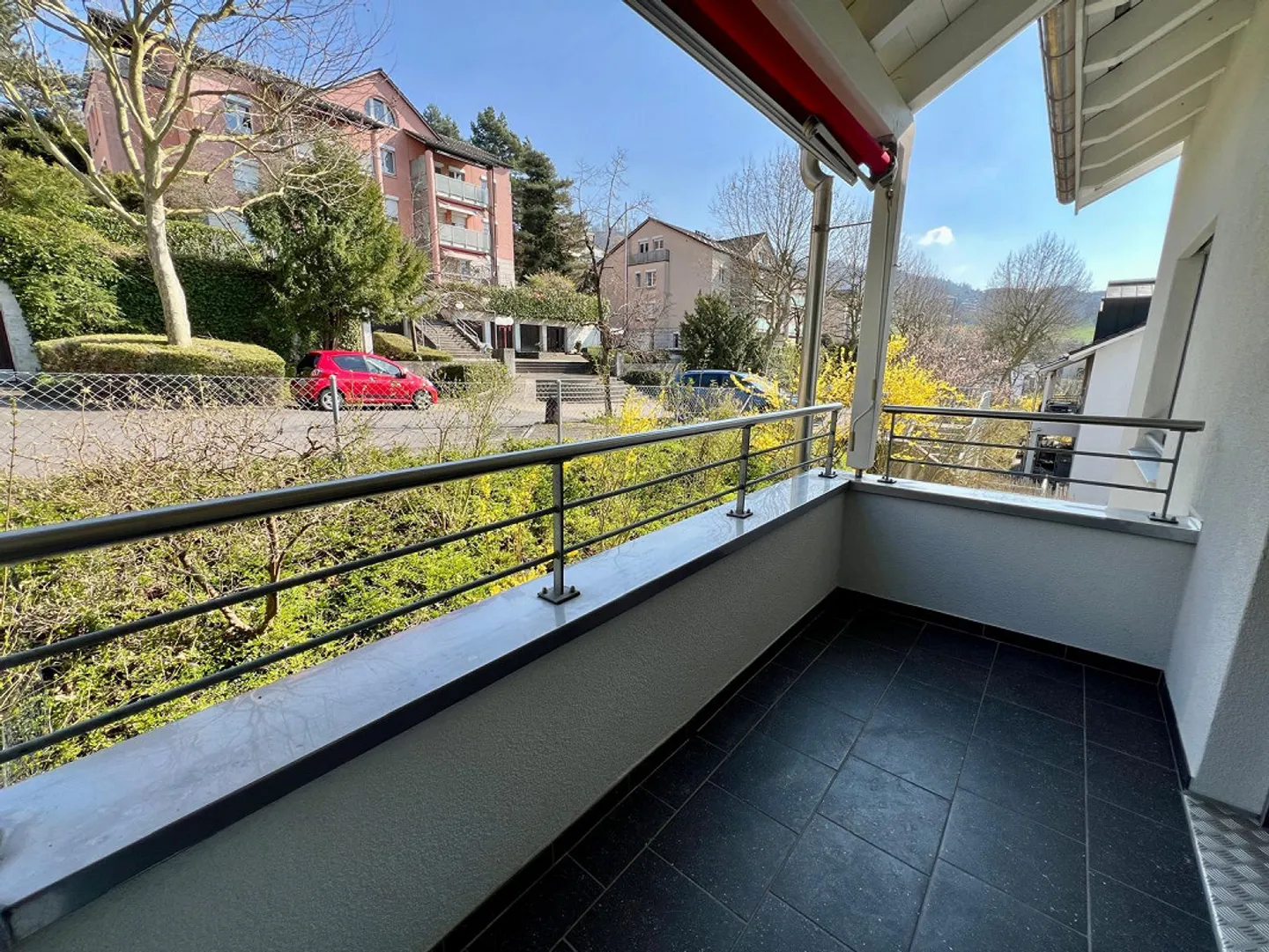 Newly renovated, spacious 4.5 room apartment with great views - Photo 8 of 24