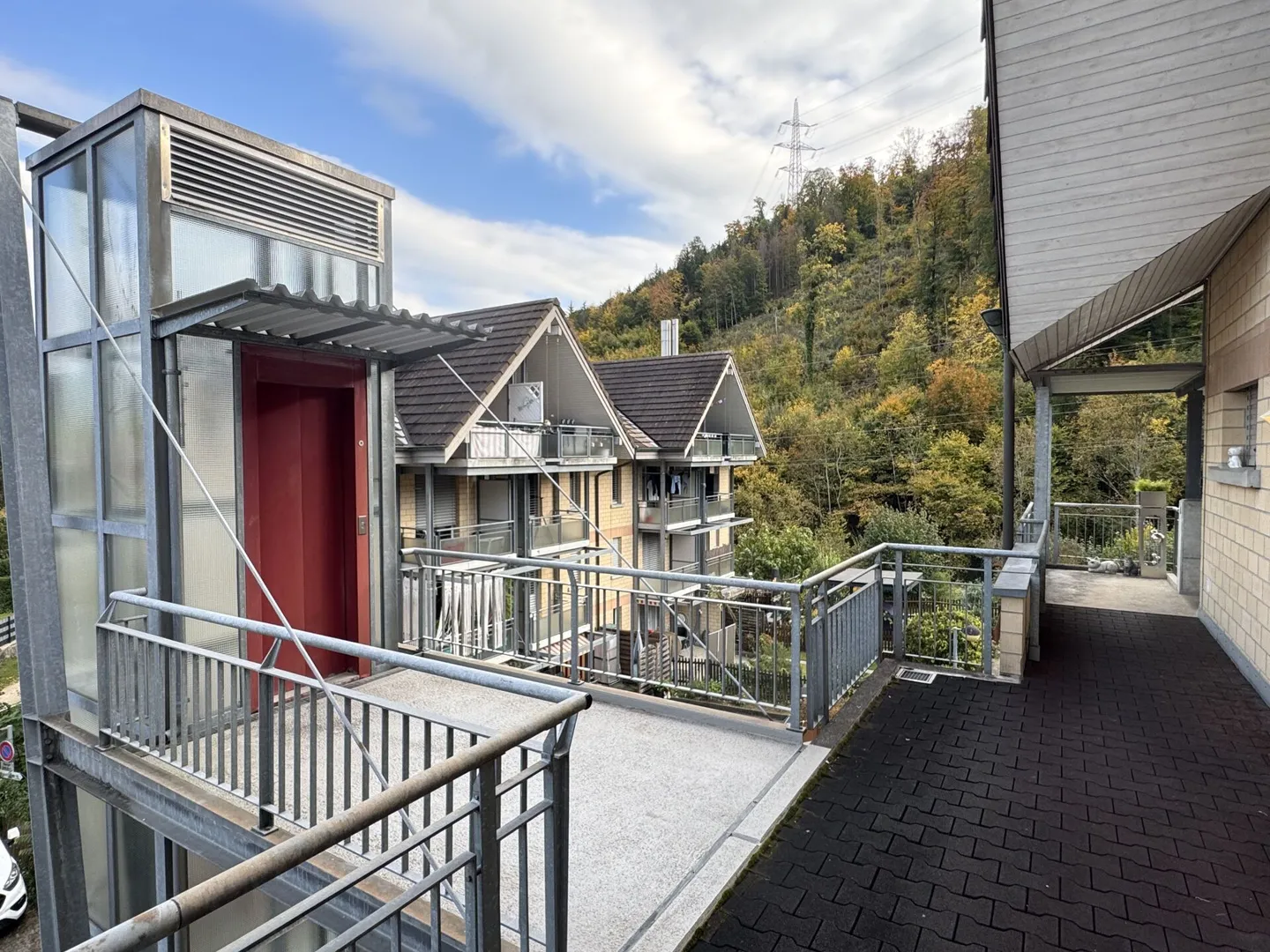 Freshly renovated 3.5-room maisonette with craft room, cellar and parking garage - Photo 3 of 19