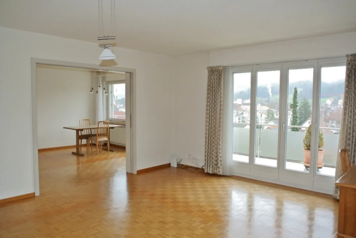 Wohnen mit Aussicht: 6.5-Zimmer-Einfamilienhaus an toller Lage - Foto 7 von 13