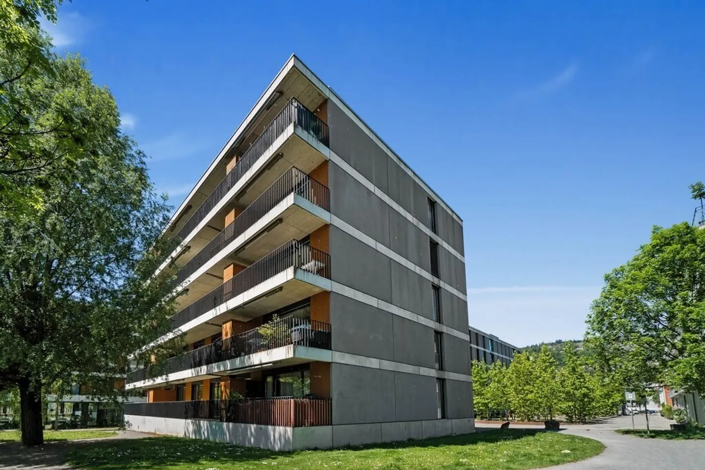 In Nähe Zentrum mit grossem Balkon - Foto 2 von 11