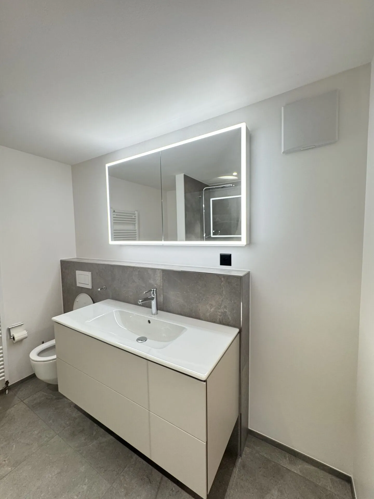 Freshly renovated 3.5-room maisonette with craft room, cellar and parking garage - Photo 15 of 19
