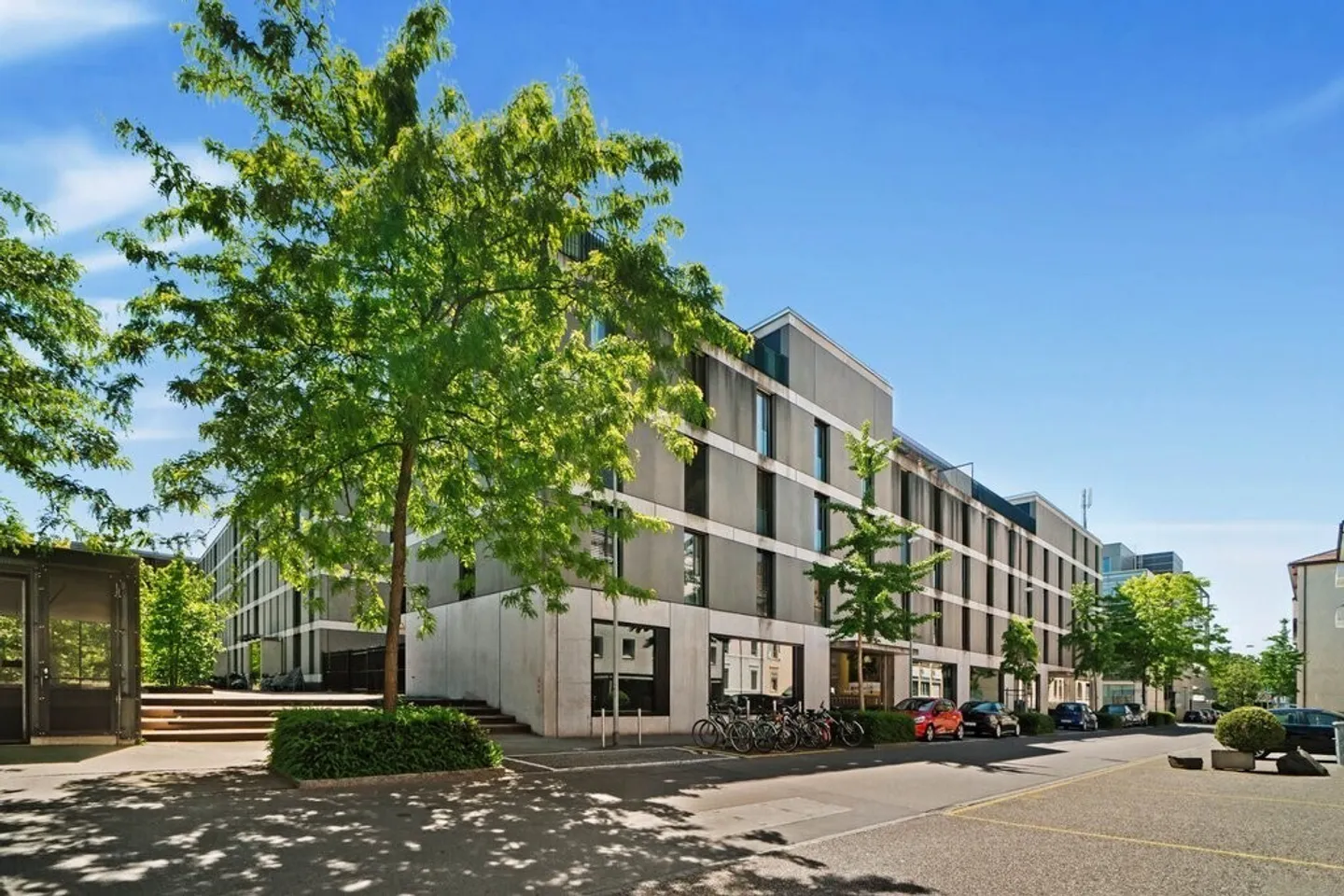 In Nähe Zentrum mit grossem Balkon - Foto 3 von 11