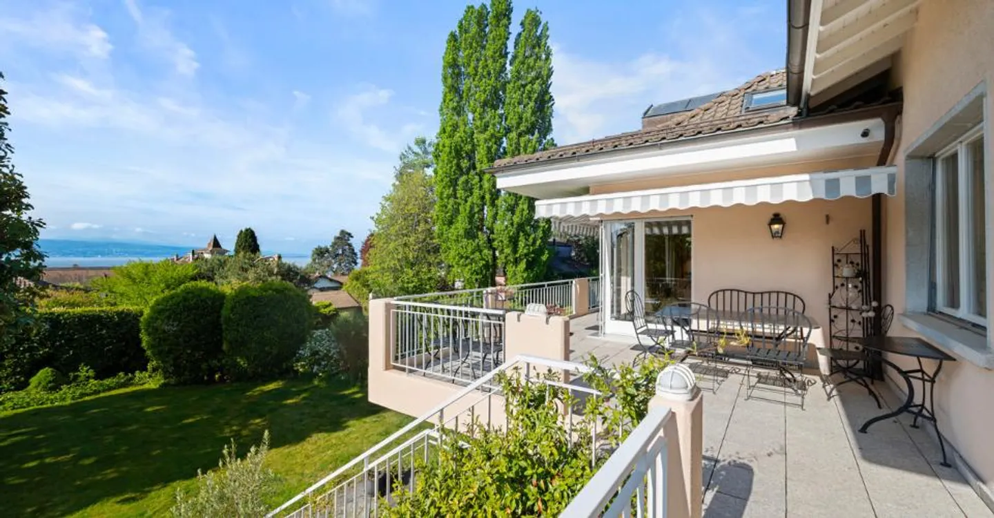 Charming Family Home in Pully - Photo 2 of 11