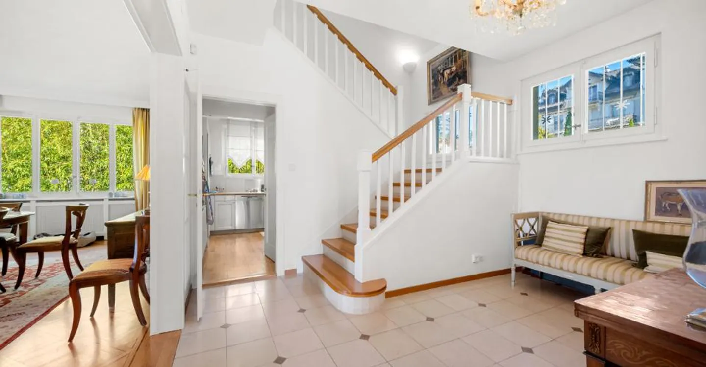 Charming Family Home in Pully - Photo 3 of 11