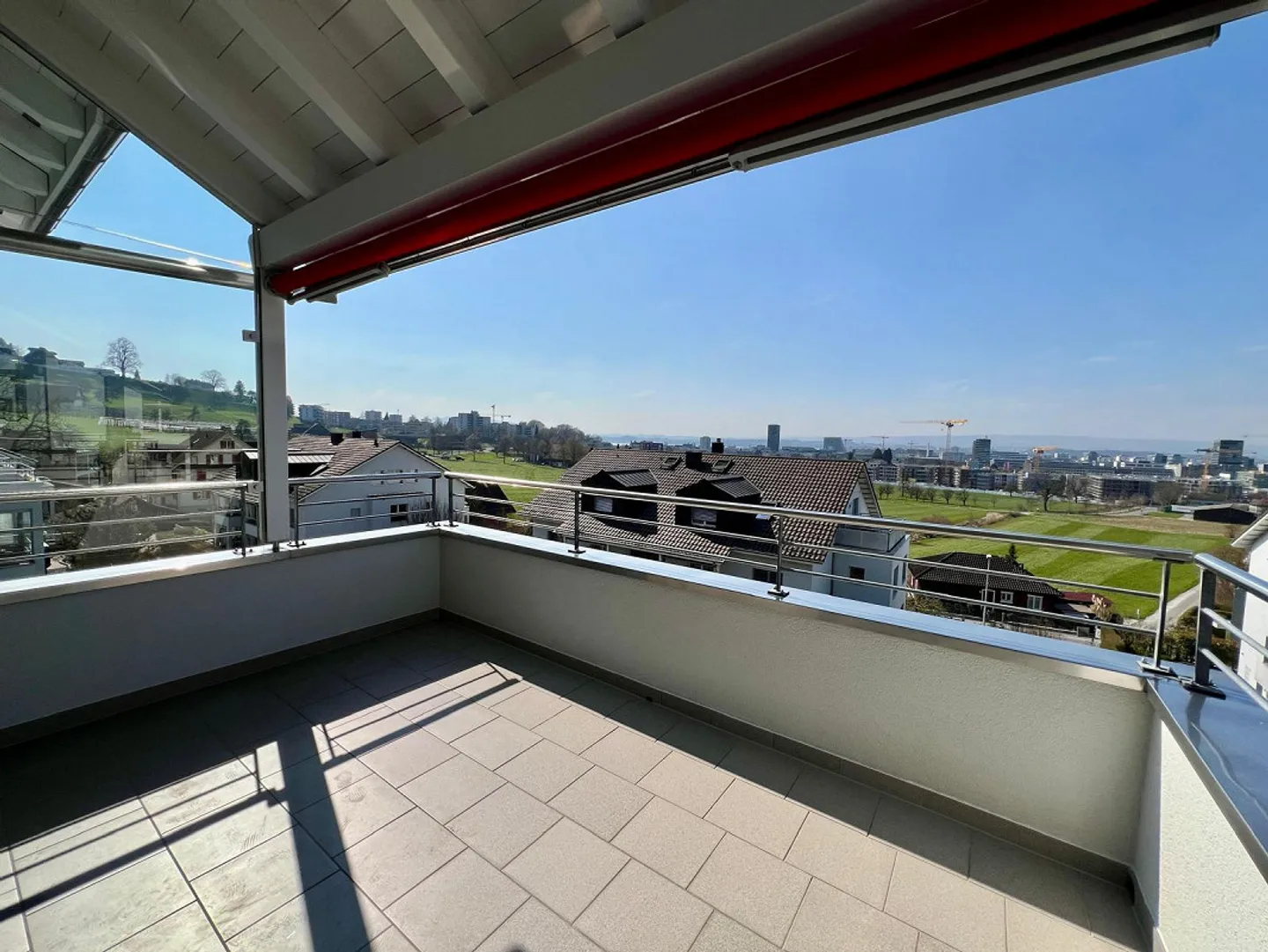 Newly renovated, spacious 4.5 room apartment with great views - Photo 16 of 24