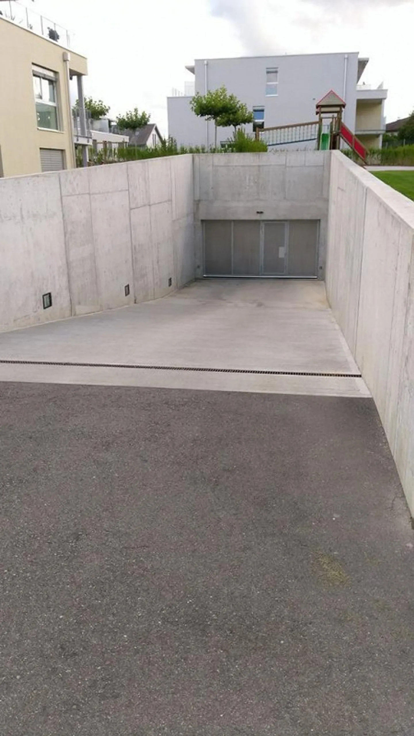 Cerchi un posto auto per la tua auto con una stazione di ricarica elettrica? - Foto 2 di 2