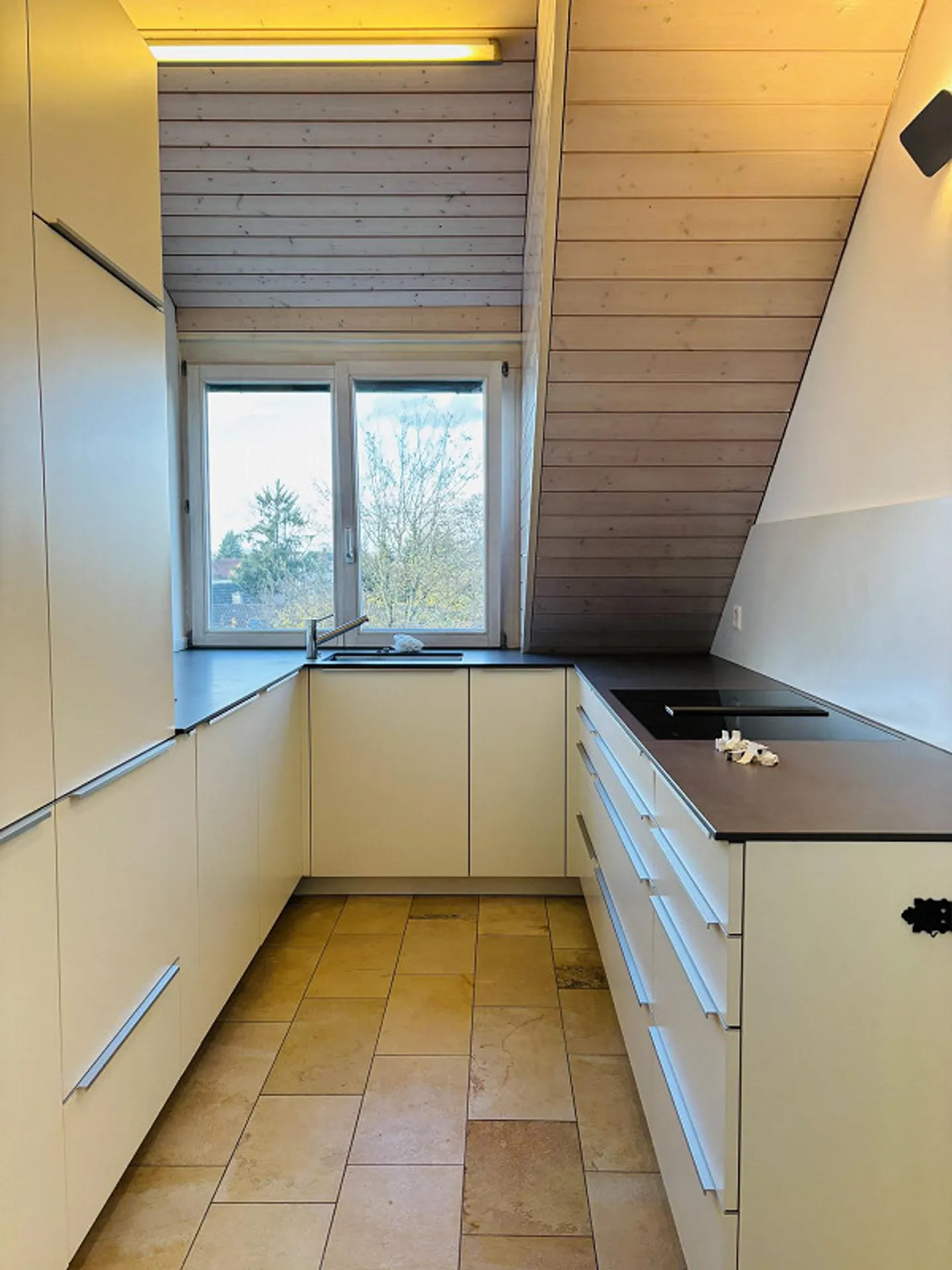 Cozy Central Attic Apartment - Photo 3 of 14