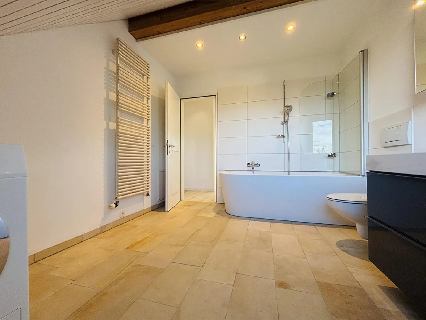 Cozy Central Attic Apartment - Photo 4 of 14