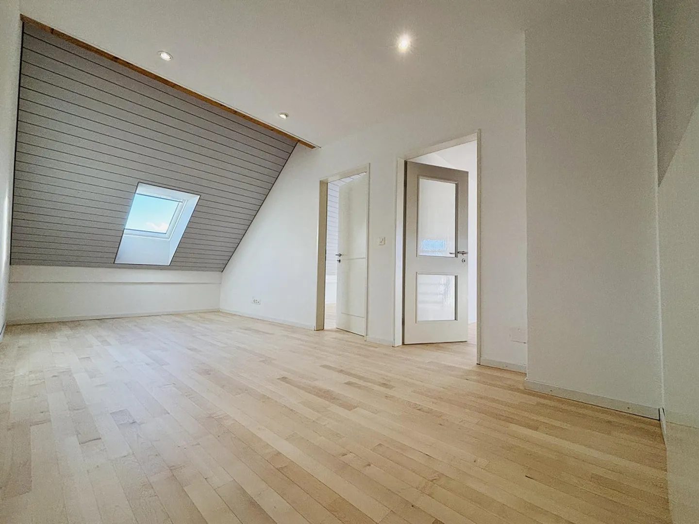 Cozy Central Attic Apartment - Photo 5 of 14