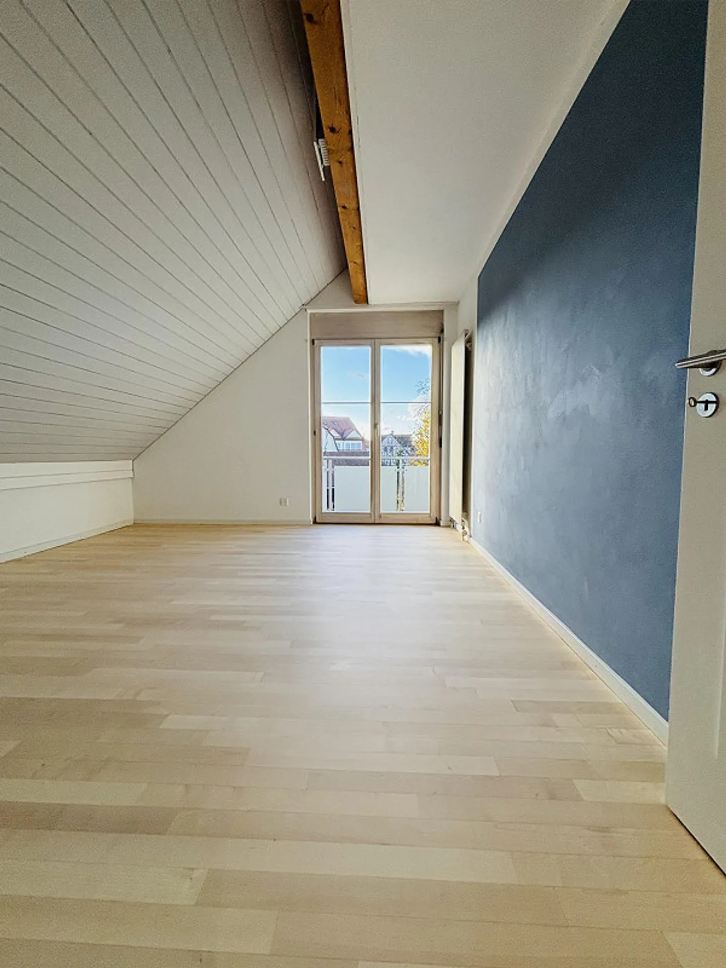 Cozy Central Attic Apartment - Photo 6 of 14