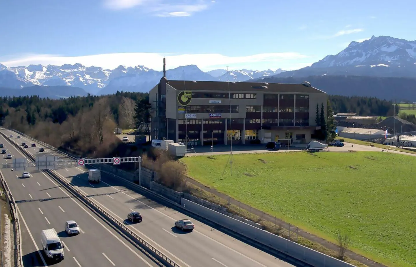 Area di stoccaggio/servizio attraente direttamente sull'autostrada A2 - Foto 6 di 6