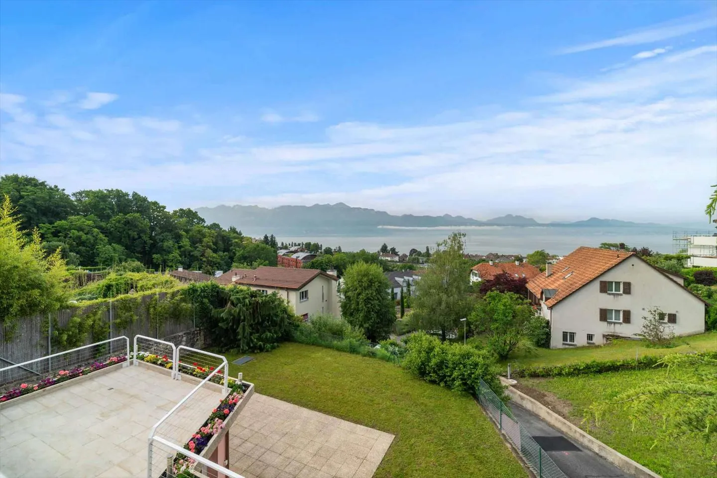 LUTRY SUD - Casa unifamiliare con vista mozzafiato e piscina interna - Foto 1 di 12